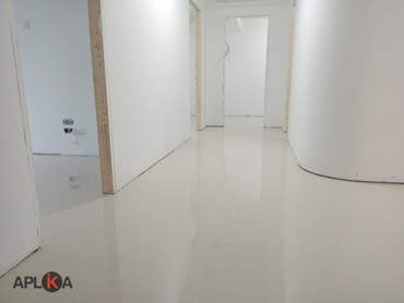 Suelo resina epoxi clinicas